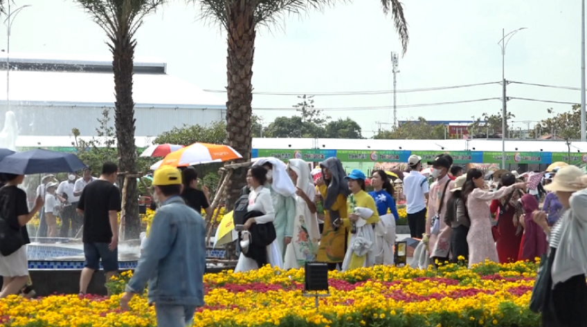 Festival Hoa – Kiểng Sa Đéc thu hút hơn 140 ngàn lượt du khách trong 3 ngày qua