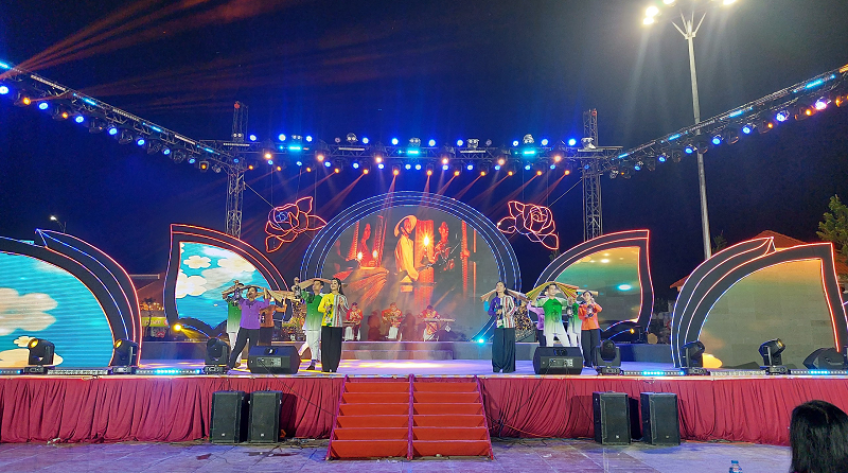 Thưởng thức hò Đồng Tháp, đờn ca tài tử tại không gian Festival Hoa - Kiểng