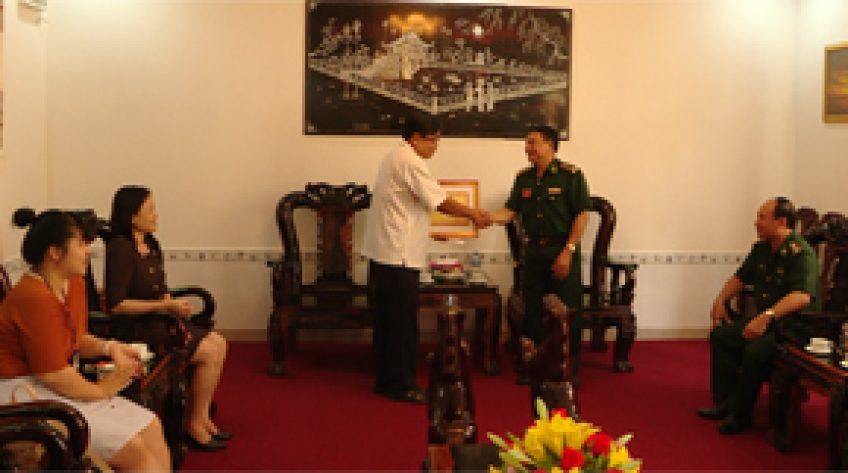 Đài PTTH Đồng Tháp thăm, chúc mừng ngày truyền thống của bộ đội biên phòng