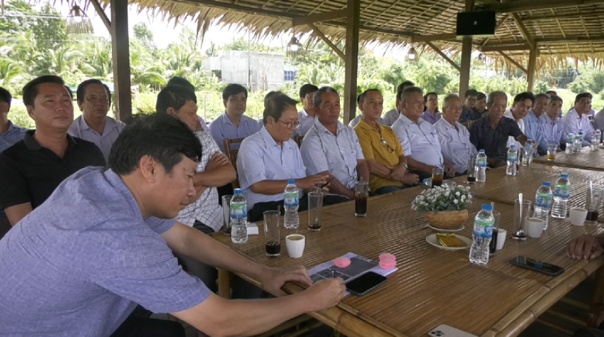 Chủ tịch UBND tỉnh gặp gỡ đại diện HTX, hội quán Tam Nông