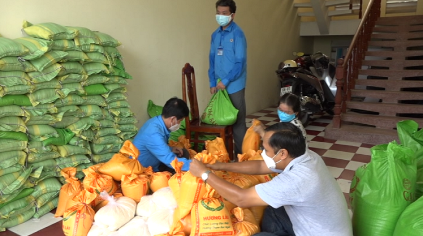 Mang yêu thương đến với công nhân lao động nghèo