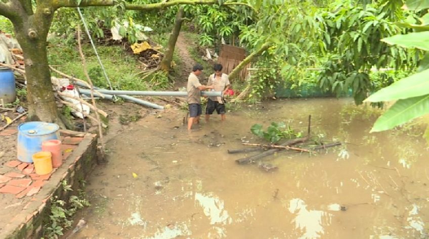 Nước tràn đê bao ở xã Bình Thạnh, H.Cao Lãnh