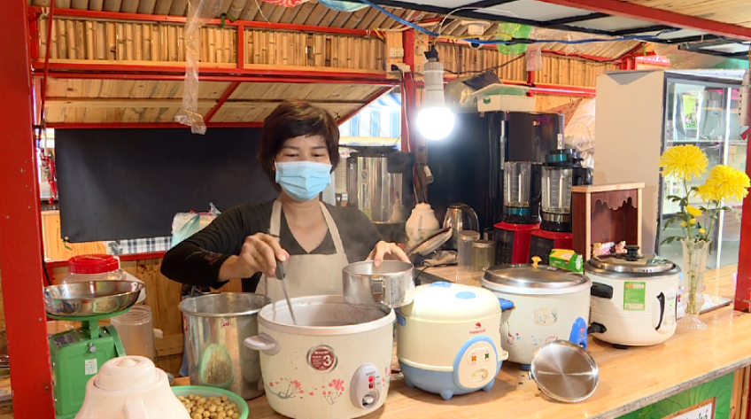 Nông dân trồng lúa bán cơm