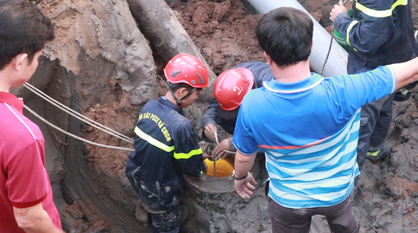Lãnh đạo tỉnh thăm, động viên gia đình bé trai gặp nạn tại công trình xây dựng