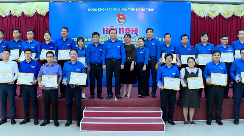Biểu dương tập thể, cá nhân tiêu biểu trong phong trào “3 trách nhiệm”, “4 nhất”