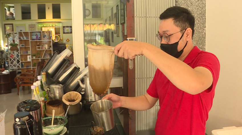 Cà phê vợt - Nhắc nhớ thanh xuân nhiều thế hệ