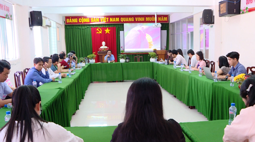 Bộ trưởng Lê Minh Hoan gặp gỡ viên chức Đài PTTH Đồng Tháp