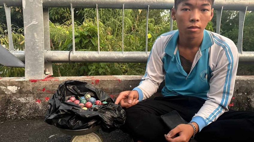 Bắt quả tang 2 vụ mua bán, tàng trữ pháo nổ trái phép