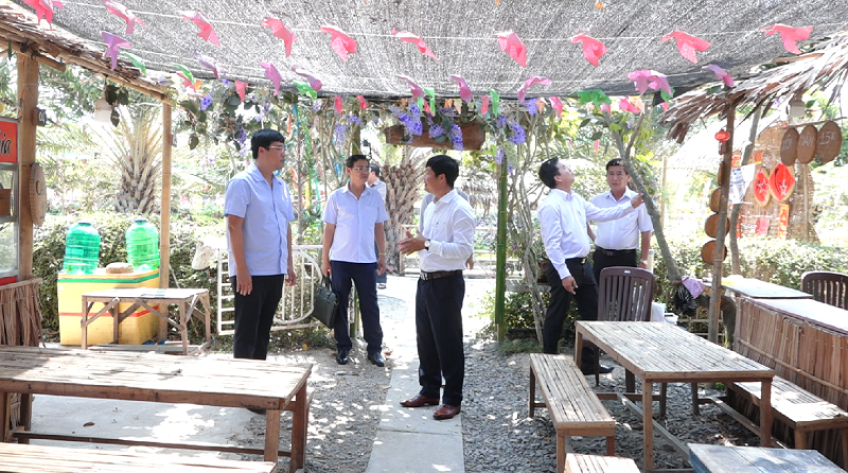 Bí thư Tỉnh ủy thăm các xã cù lao huyện Hồng Ngự