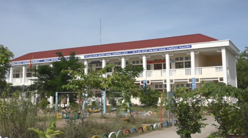Hỗ trợ học sinh Việt kiều Campuchia nhập học
