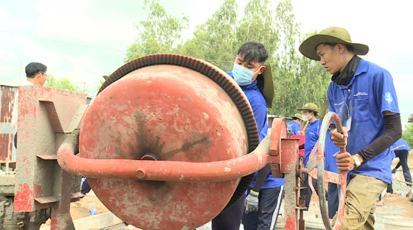 Mùa hè xanh của sinh viên Trường ĐH Bách khoa tại vùng biên Đồng Tháp