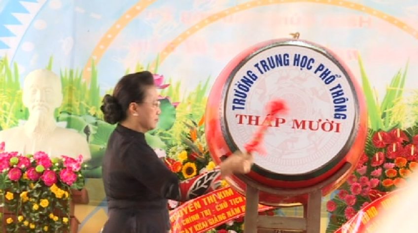 Chủ tịch Quốc hội dự khai giảng năm học mới tại Trường THPT Tháp Mười