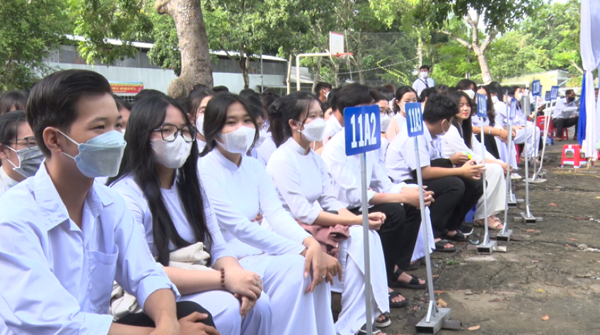 Khai giảng năm học mới, học sinh Đồng Tháp chính thức bước vào năm học mới