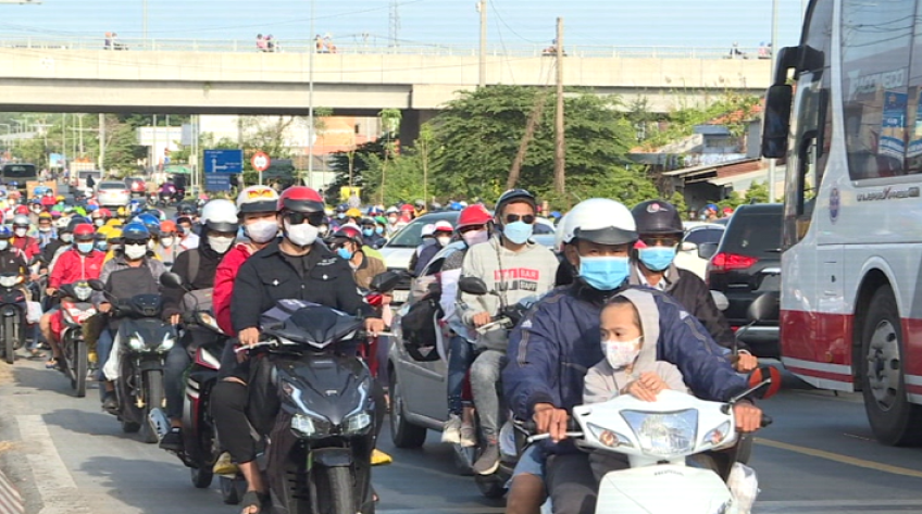 Hình ảnh các tuyến đường đông đúc người từ miền Tây đi TP.HCM