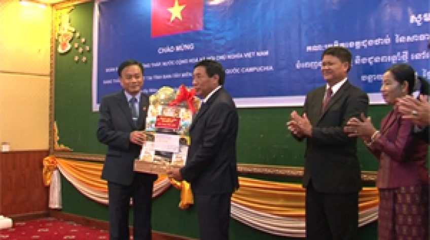 Chủ tịch UBND tỉnh Đồng Tháp chúc Tết Chol Chnam Thmay tại Banteay Meanchey