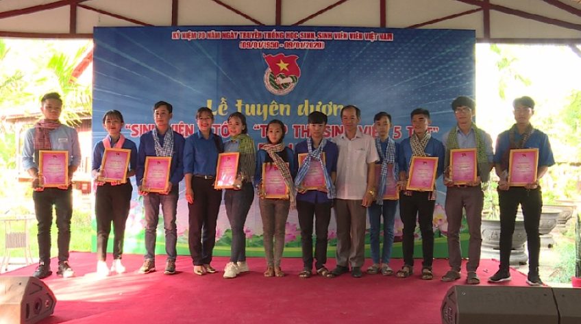 Tuyên dương 36 cá nhân, tập thể đạt sinh viên 5 tốt, học sinh 3 rèn luyện