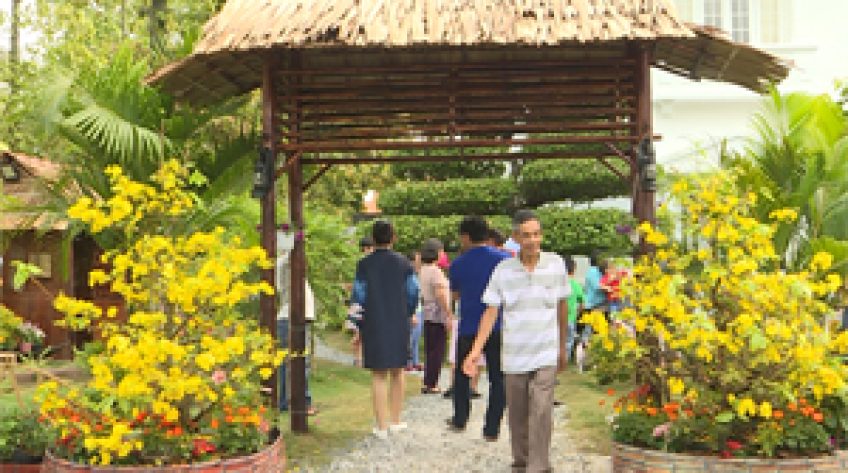 Trụ sở UBND tỉnh Đồng Tháp đón hơn 3 ngàn lượt khách tham quan