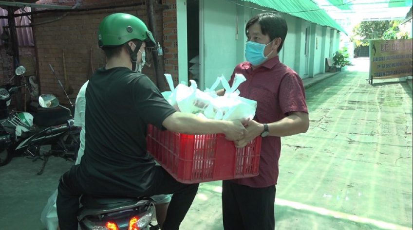Những suất ăn ấm tình người trong mùa dịch Covid-19