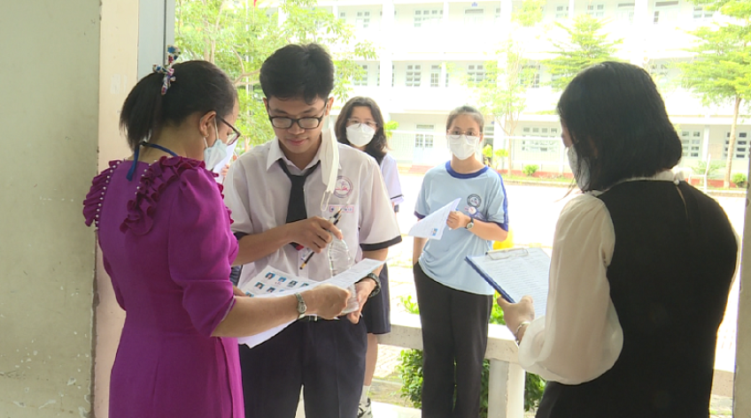 Thi TN THPT: Kết thúc môn thi đầu tiên, Đồng Tháp có 65 thí sinh vắng