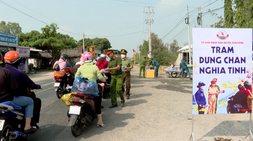 Chạy xe về quê ăn Tết
