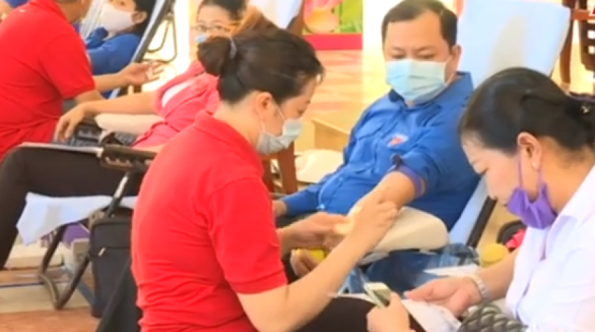 Tình nguyện viên hứng khởi với ngày hiến máu trở lại