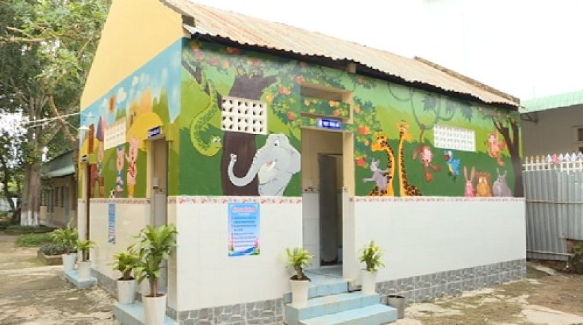 Nhà vệ sinh trường học sạch, đẹp