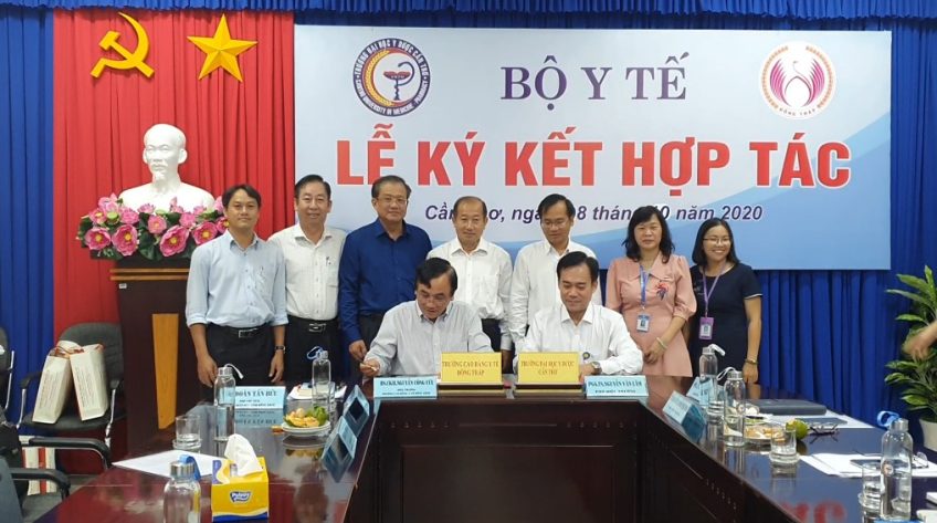 Đồng Tháp – Trường ĐH Y dược Cần Thơ ký kết ghi nhớ hợp tác lĩnh vực y tế