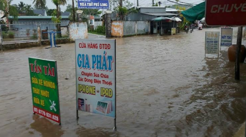 Mưa kết hợp triều cường khiến nhiều khu vực bị ngập nước