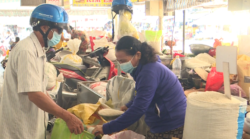 Góc nhìn khác về giá lúa tăng: Người ăn gạo cũng gặp khó