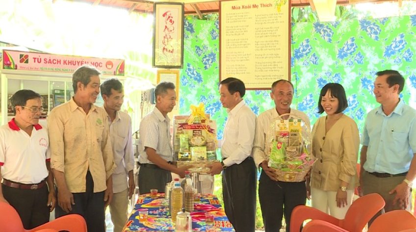 Thăm, chúc Tết nông dân hội quán, hợp tác xã TP.Cao Lãnh