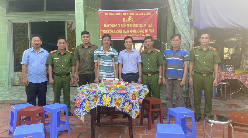 Tuyên dương công an viên đối đầu đối tượng trộm nguy hiểm