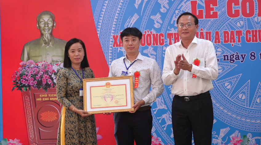 Xã biên giới Thường Thới Hậu A đón bằng công nhận nông thôn mới