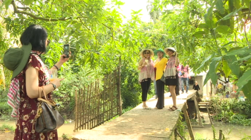 Ngày đầu nông dân Mỹ Xương làm du lịch