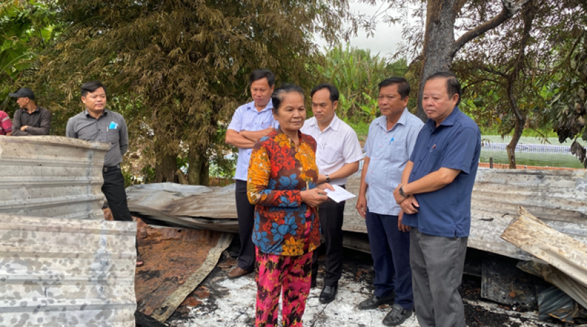 Hỏa hoạn trong đêm khiến một căn nhà dân bị thiêu rụi