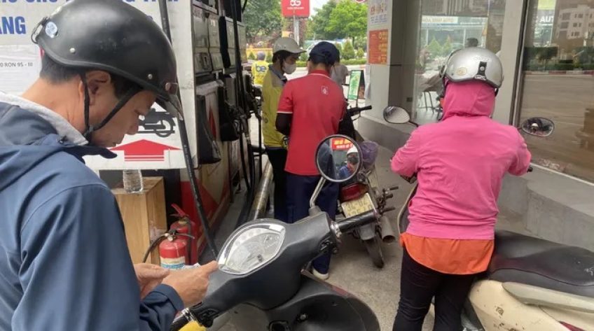Từ ngày 1-7, giá dầu diesel và mazut giữ nguyên, xăng sinh học tăng hơn 1.000 đồng/lít