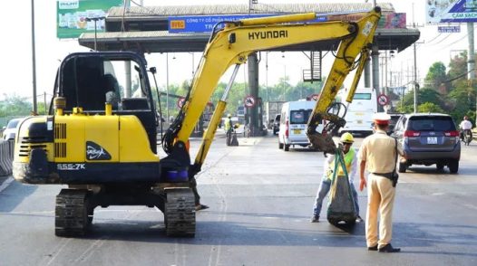 Bắt đầu tháo dỡ 2 trạm thu phí trên quốc lộ 51
