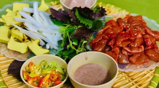 Mùa sứa đỏ trên phố....