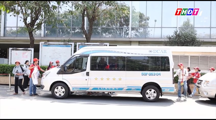 Những chuyến xe yêu thương đưa bệnh nhân về nhà đón Tết