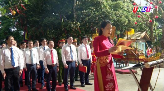 Dâng hương trước ngày khai hội Giỗ tổ Hùng Vương