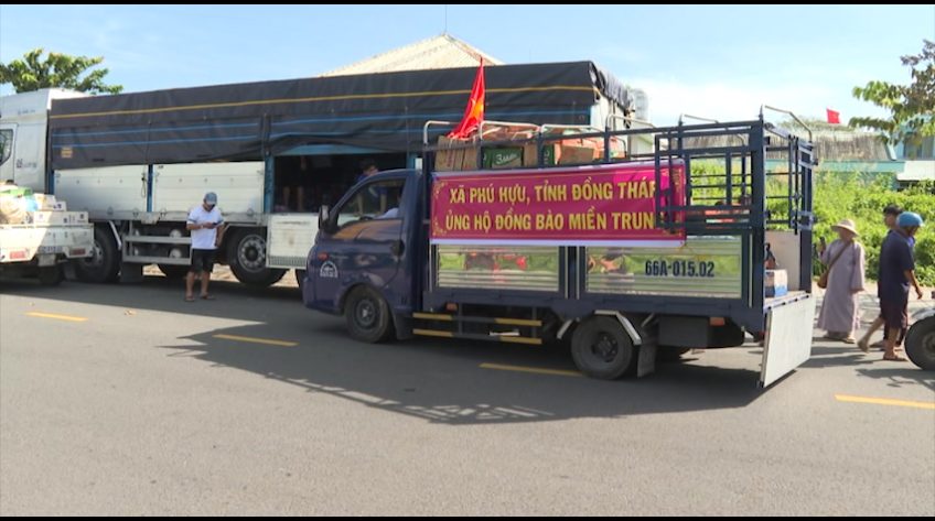 Chia sẻ khó khăn với Đồng bào vùng lũ