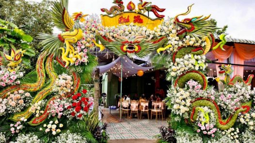 8X Đồng Tháp giữ nghề xưa, tạo nên những cổng cưới độc đáo