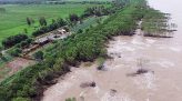 Lãnh đạo UBND xã Hòa Long khảo sát các tuyến đê bao