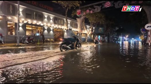 Triều cường dâng cao gây ngập nhiều tuyến đường tại Sa Đéc