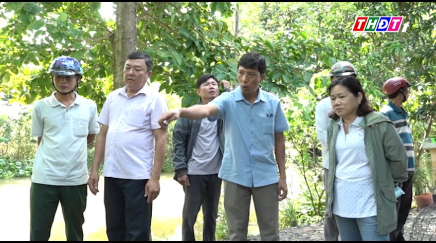 Lãnh đạo UBND xã Hòa Long khảo sát các tuyến đê bao
