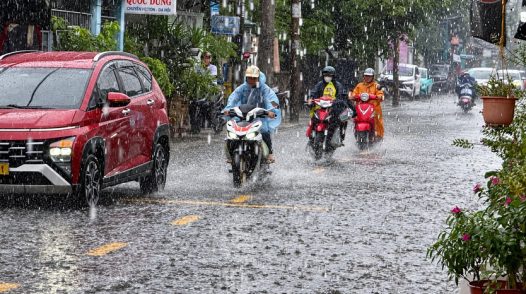 Cảnh báo mưa dông, mưa lớn cục bộ, lốc, sét, mưa đá, gió giật mạnh ở khu vực Trung Bộ, Nam Bộ và tỉnh Lâm Đồng