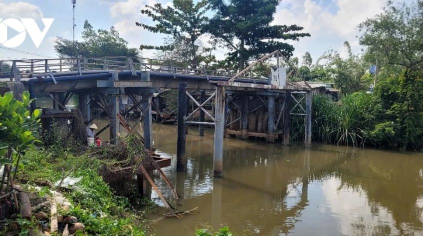 Người dân thấp thỏm lo tai nạn vì cầu, đường xuống cấp ở vùng Đồng Tháp Mười