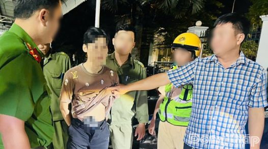 Cảnh sát giao thông phát hiện đối tượng tàng trữ vũ khí quân dụng