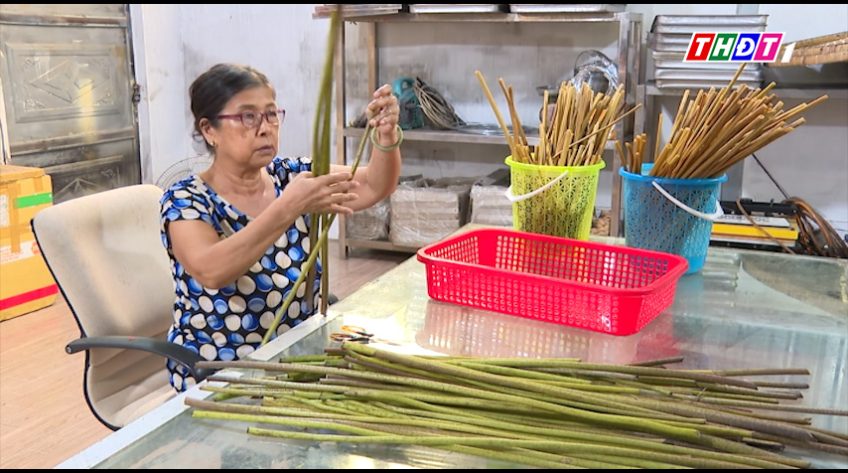 Giấy thân sen -  từ tài nguyên bản địa đến sản phẩm xanh