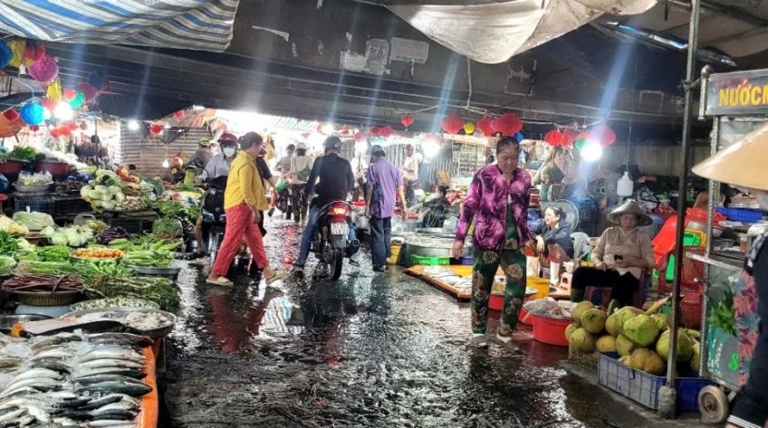 Chợ Cái Bè (Đồng Tháp): Nỗi lo mất an toàn giao thông và cháy nổ