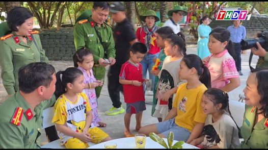 Con chữ nẩy mầm giữa trùng khơi Trường Sa